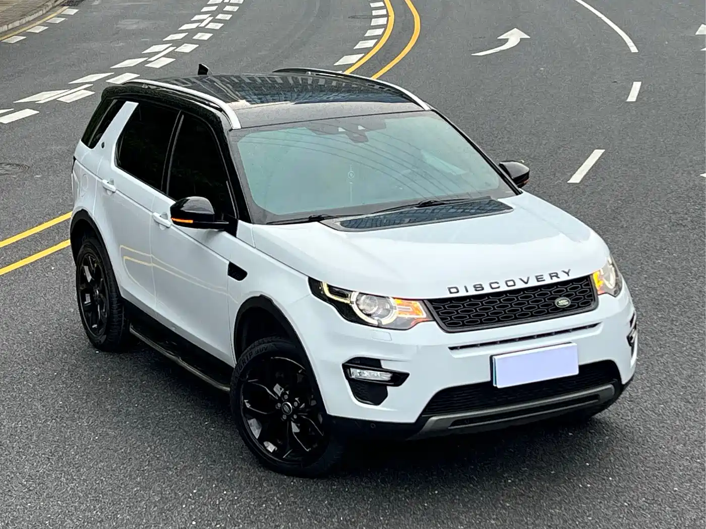 Land Rover Discovery Sport 2017 2.0T Cool Black Limited Edition фото 3
