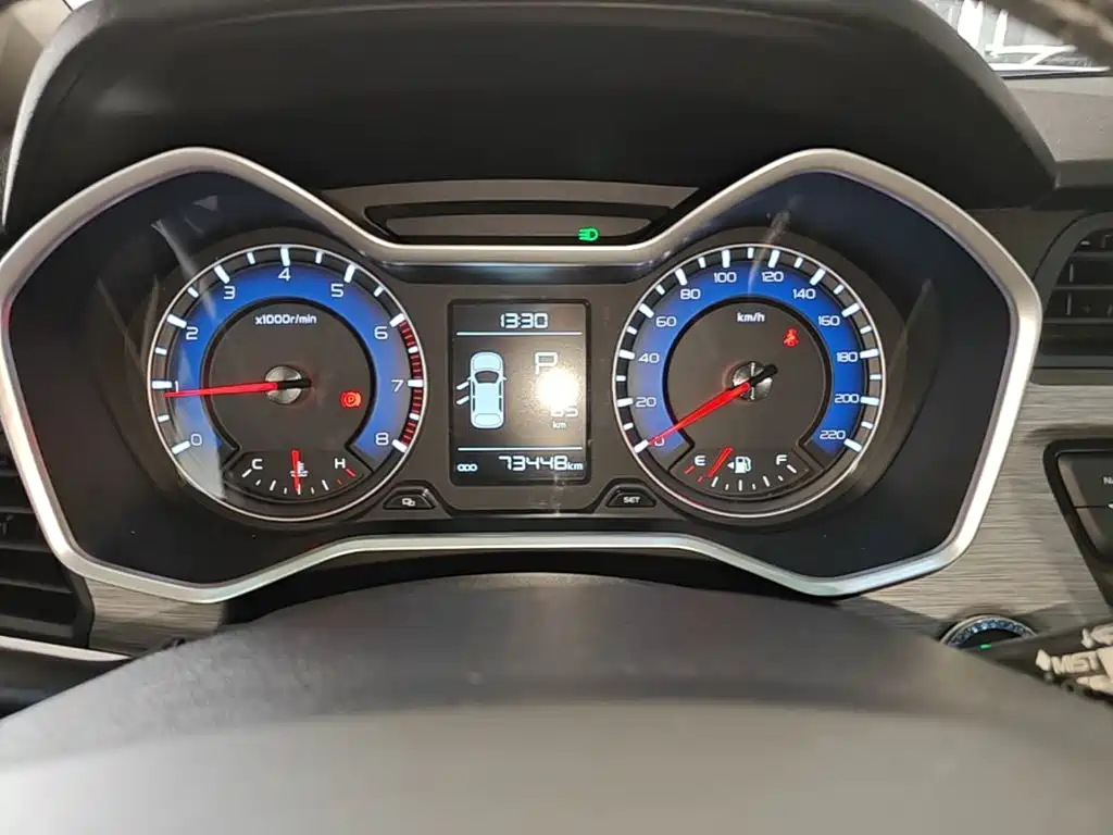Фото 12 - Geely Vision X3