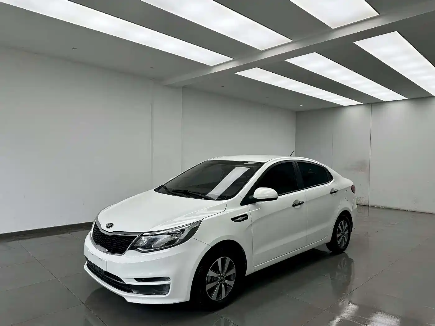 Kia K2 2015 Sedan 1.4L AT GLS
