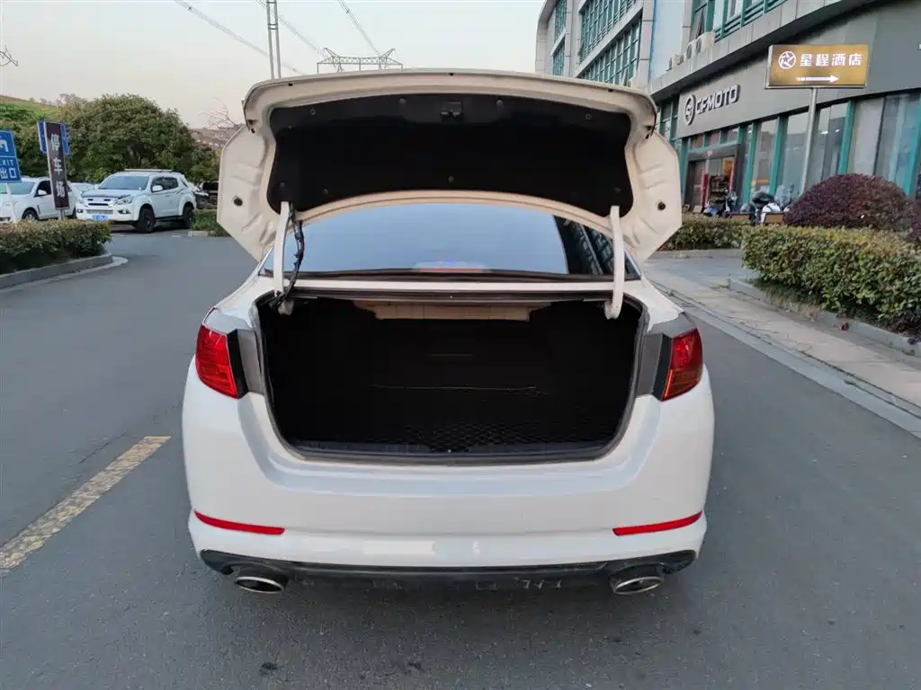 Kia K5 2012 2.0L Automatic DLX фото 14