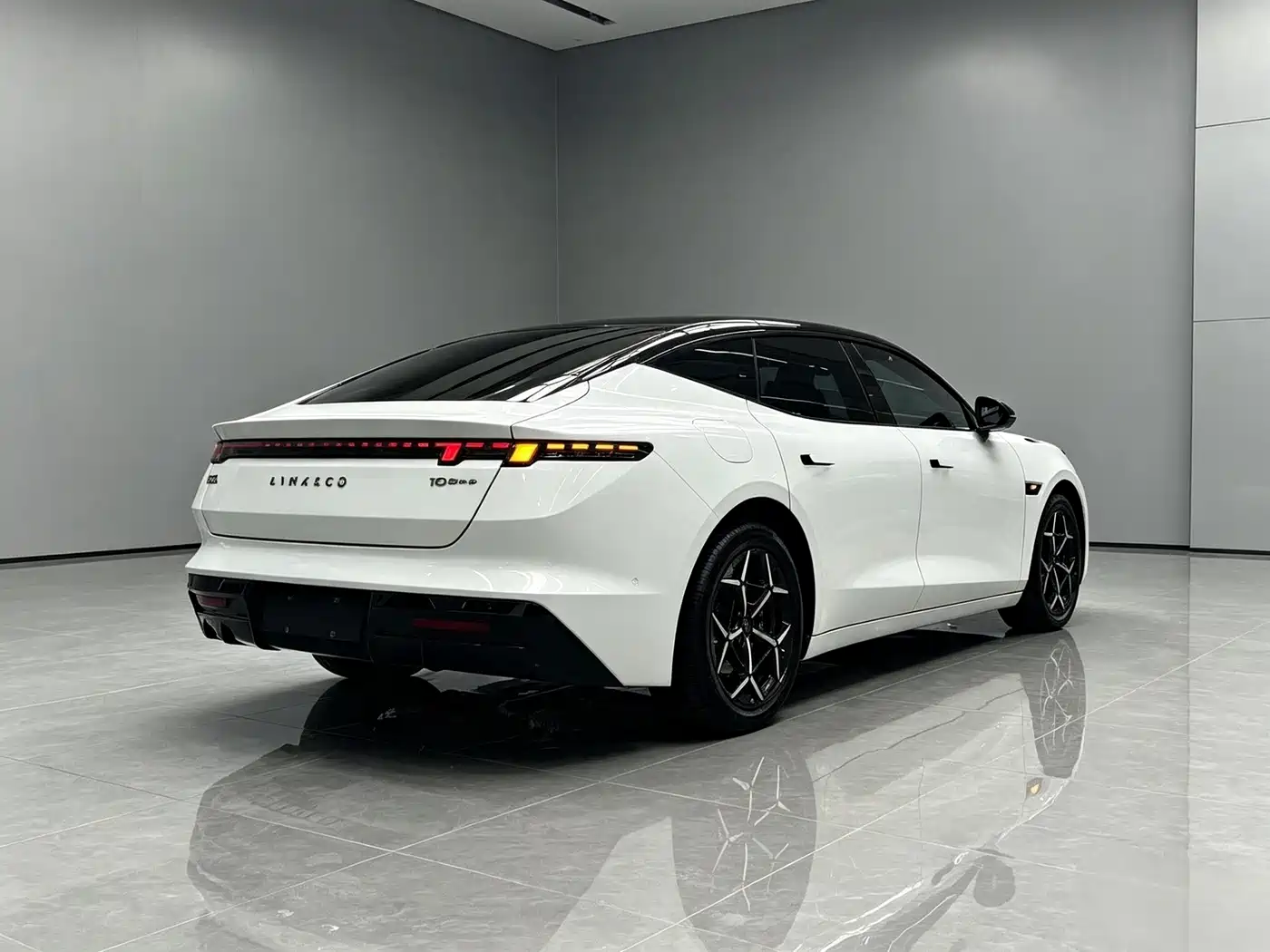 Lynk & Co 10 EM-P 2026 2025 Facelift 240 AWD Ultra