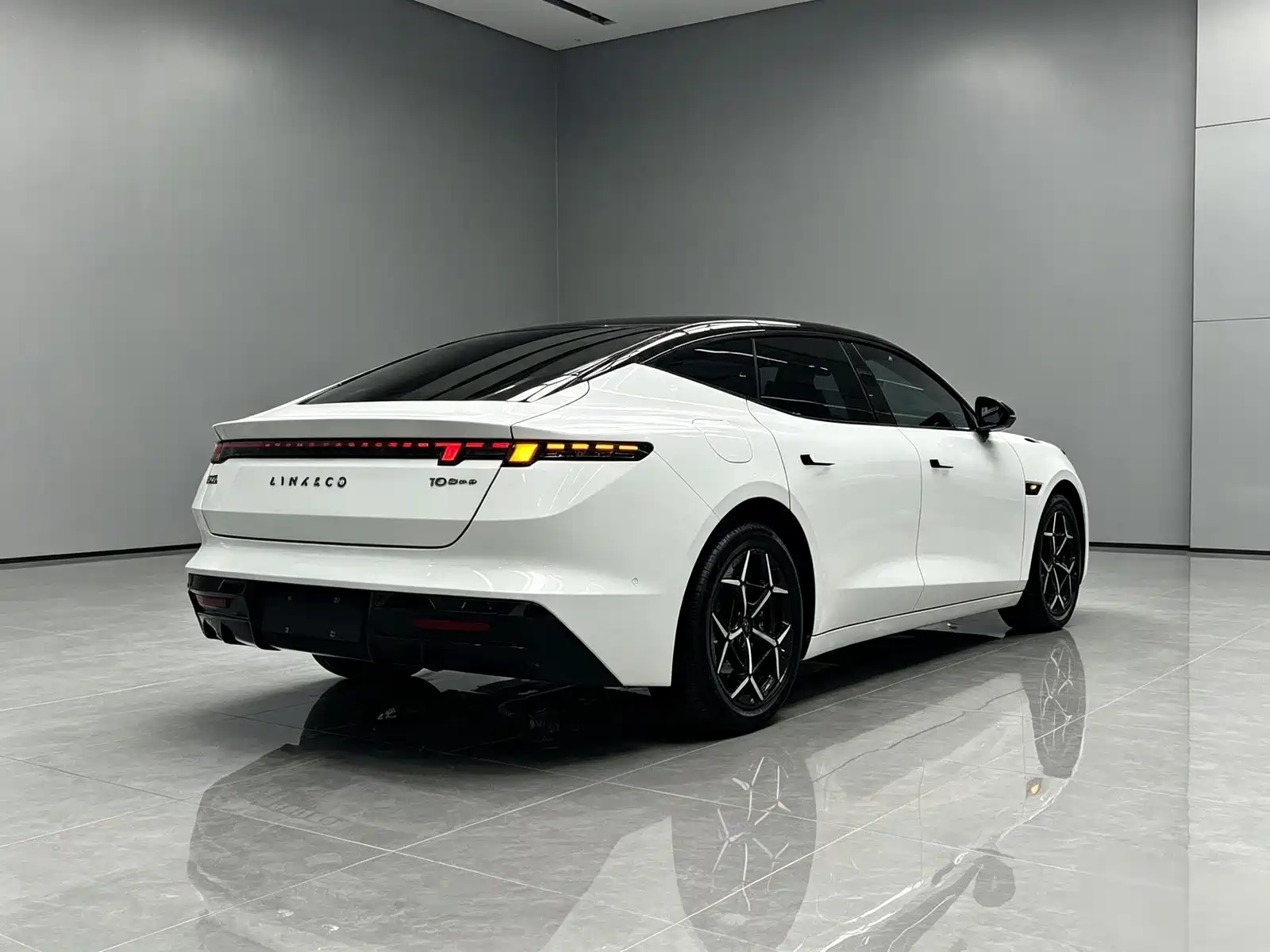 Photo 9 - Lynk & Co 10 EM-P