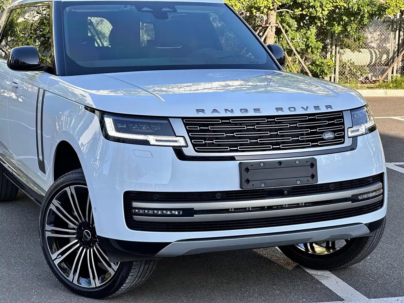 Land Rover Range Rover 2023 3.0 L6 400PS Golden Age Long Wheelbase фото 9