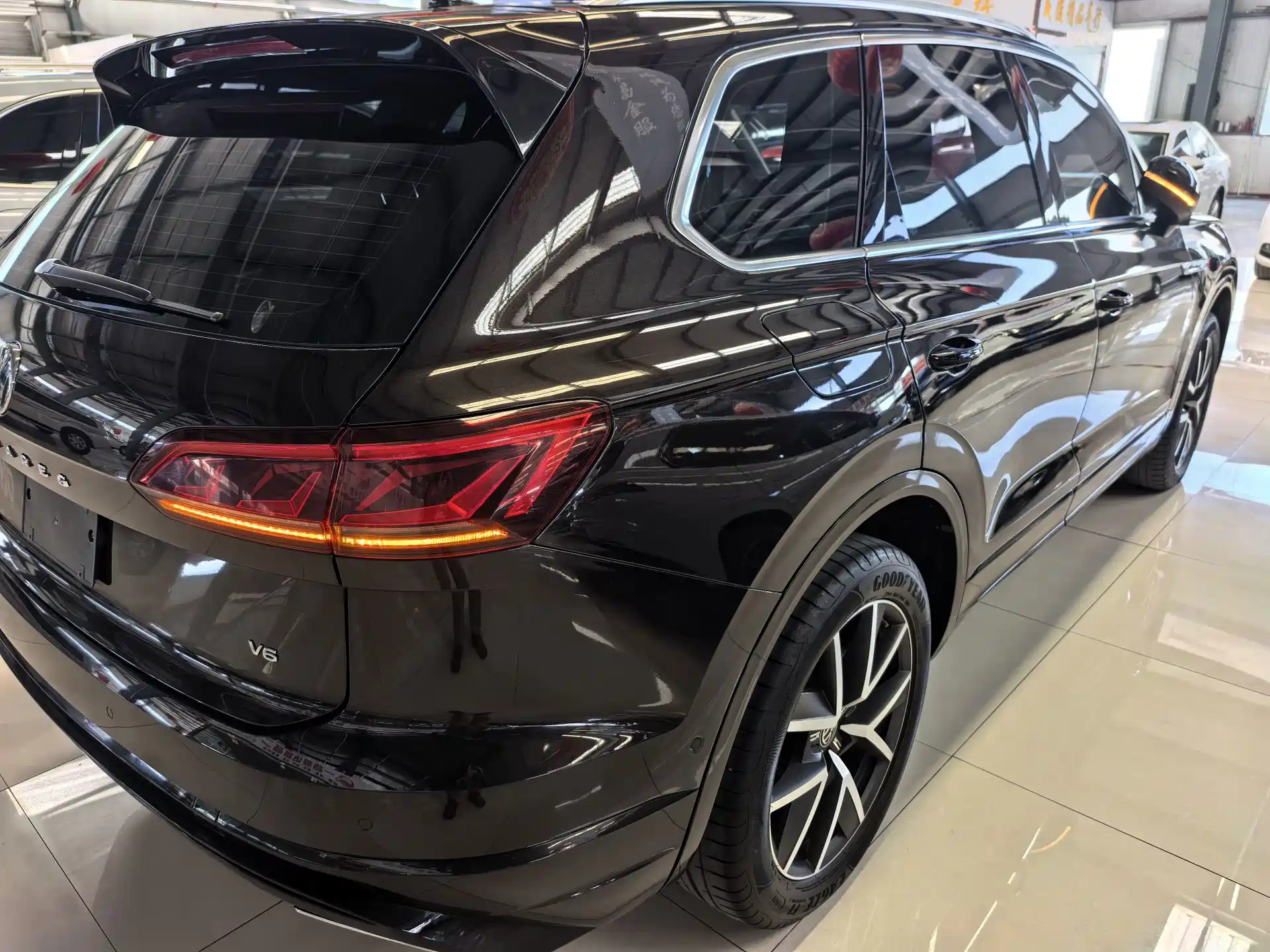Фото 5 - Volkswagen Touareg