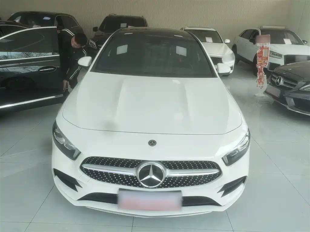 Mercedes-Benz A-Class 2020 A 200 L Sport Sedan фото 3