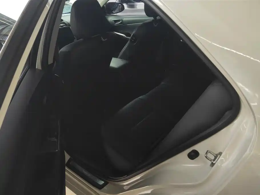 Toyota Camry 2015 2.0G Luxury Edition фото 11