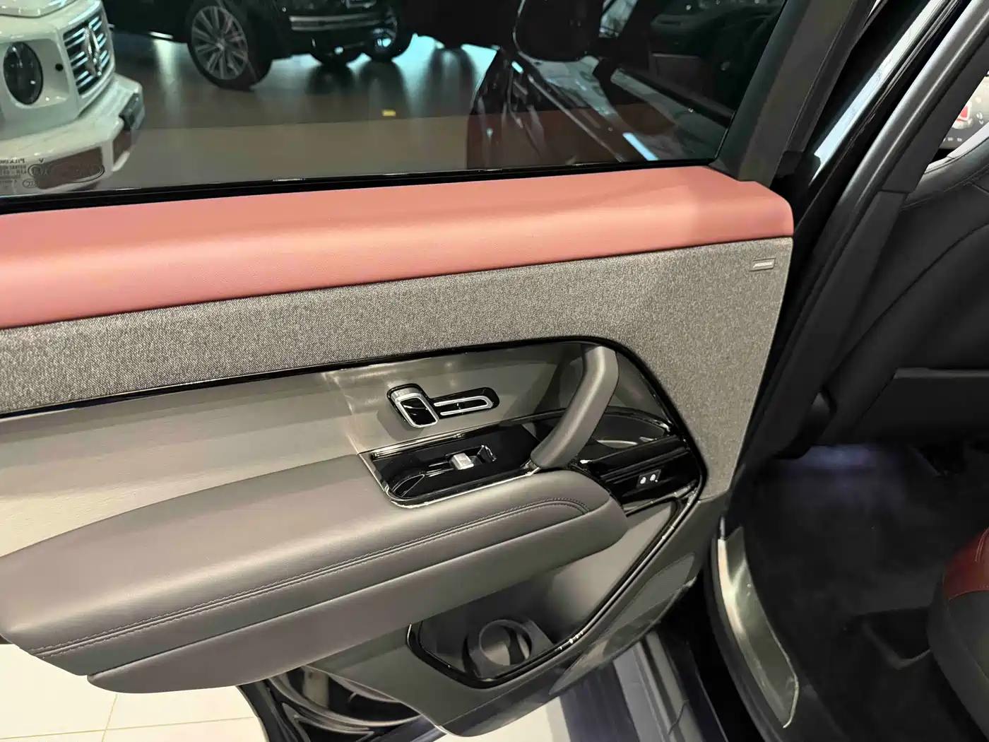 Land Rover Range Rover Sport 2023 400PS Dynamic SE фото 13