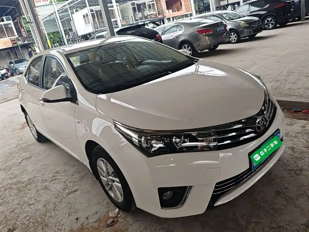 Toyota Corolla 2014 1.6L CVT GL-i фото 4