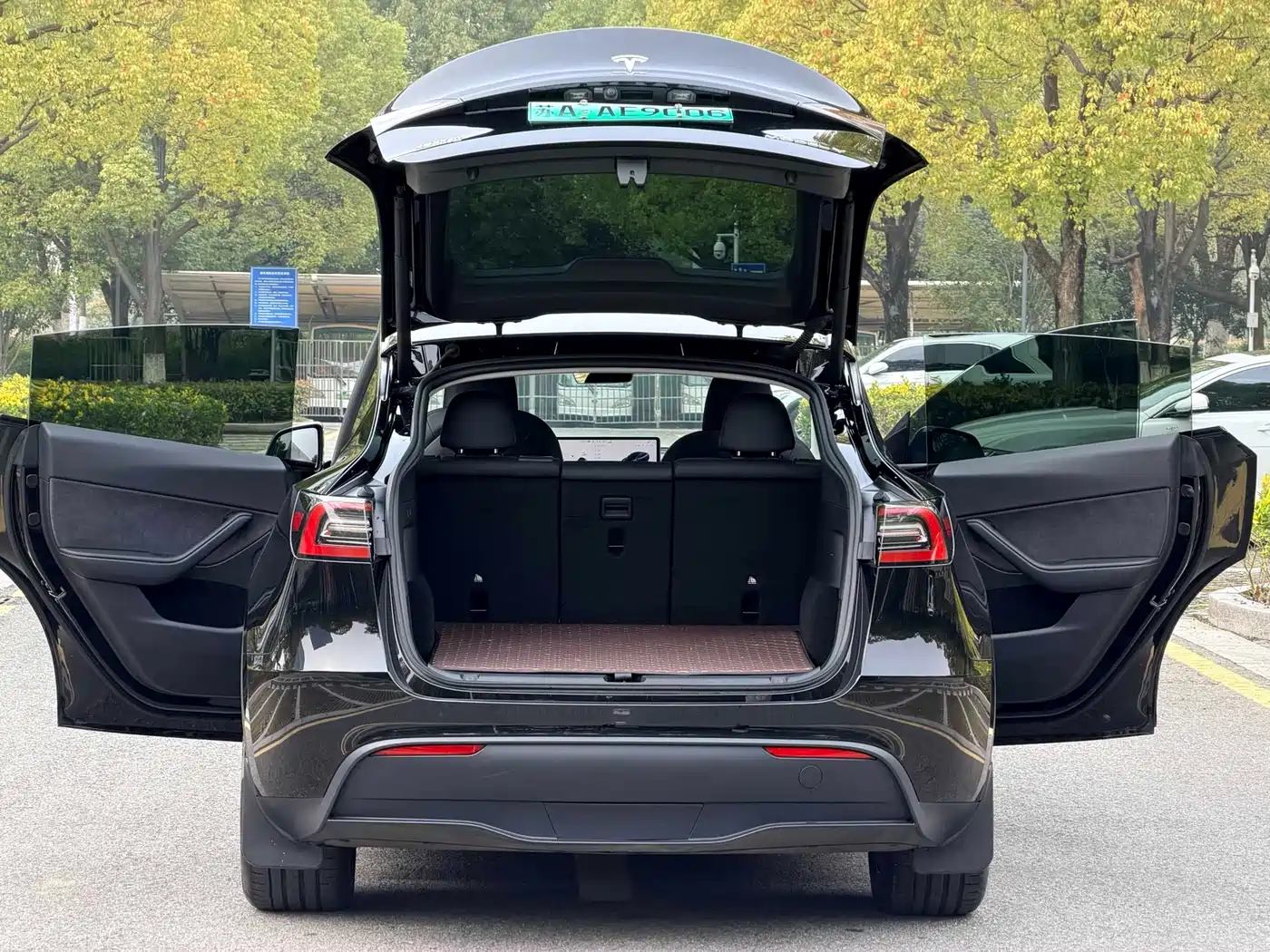 TESLA MODEL Y