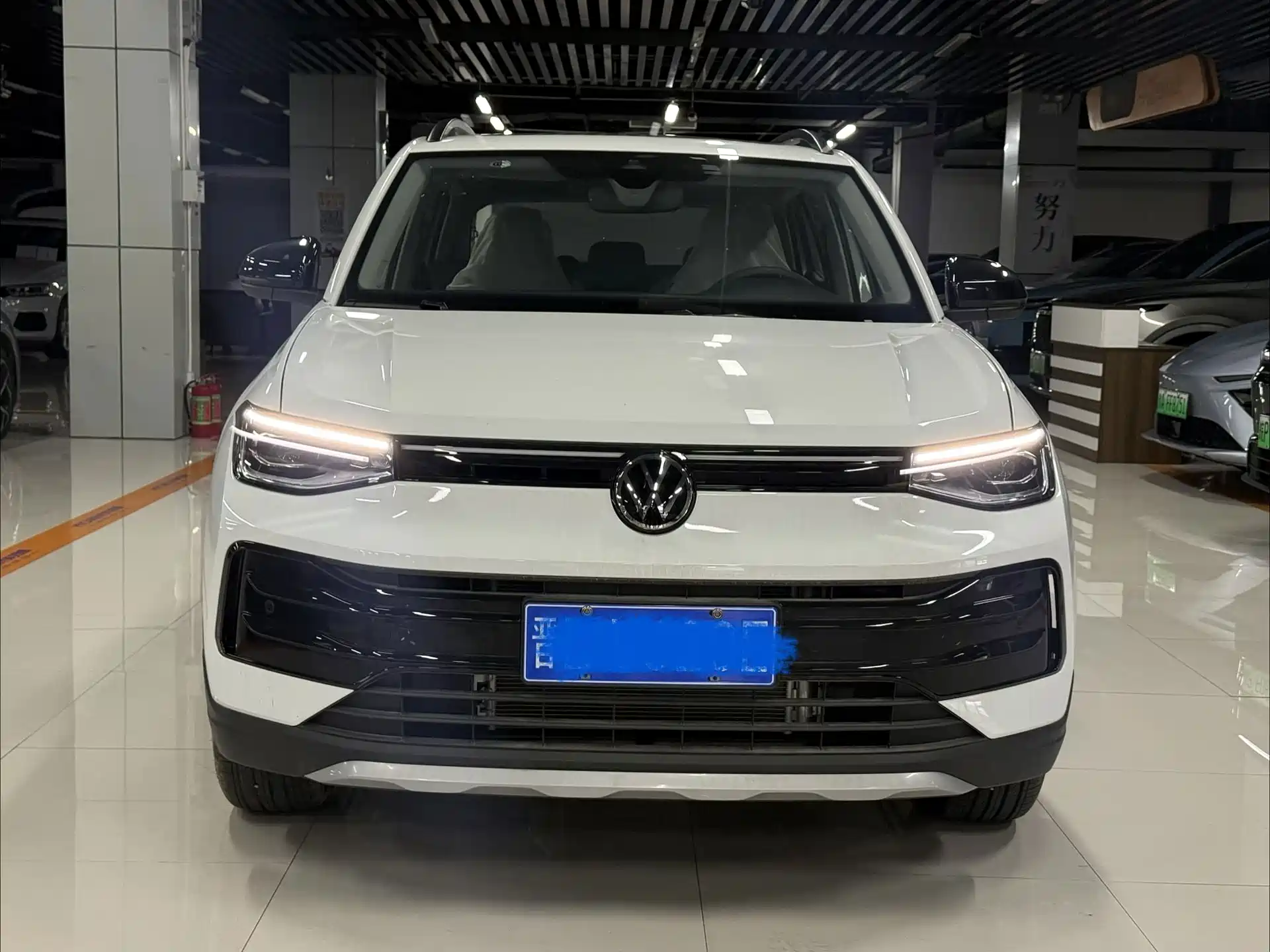 Photo 2 - Volkswagen Tharu
