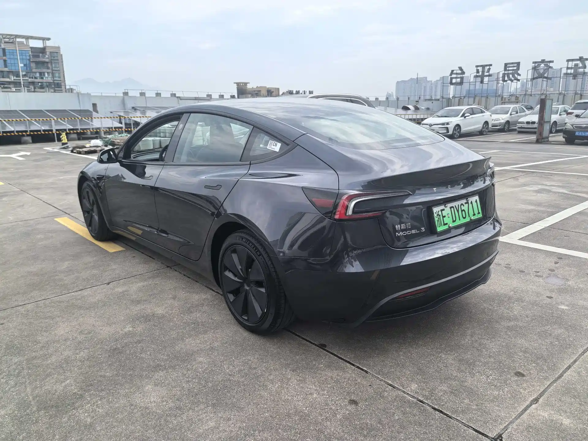 Фото 3 - Tesla Model 3