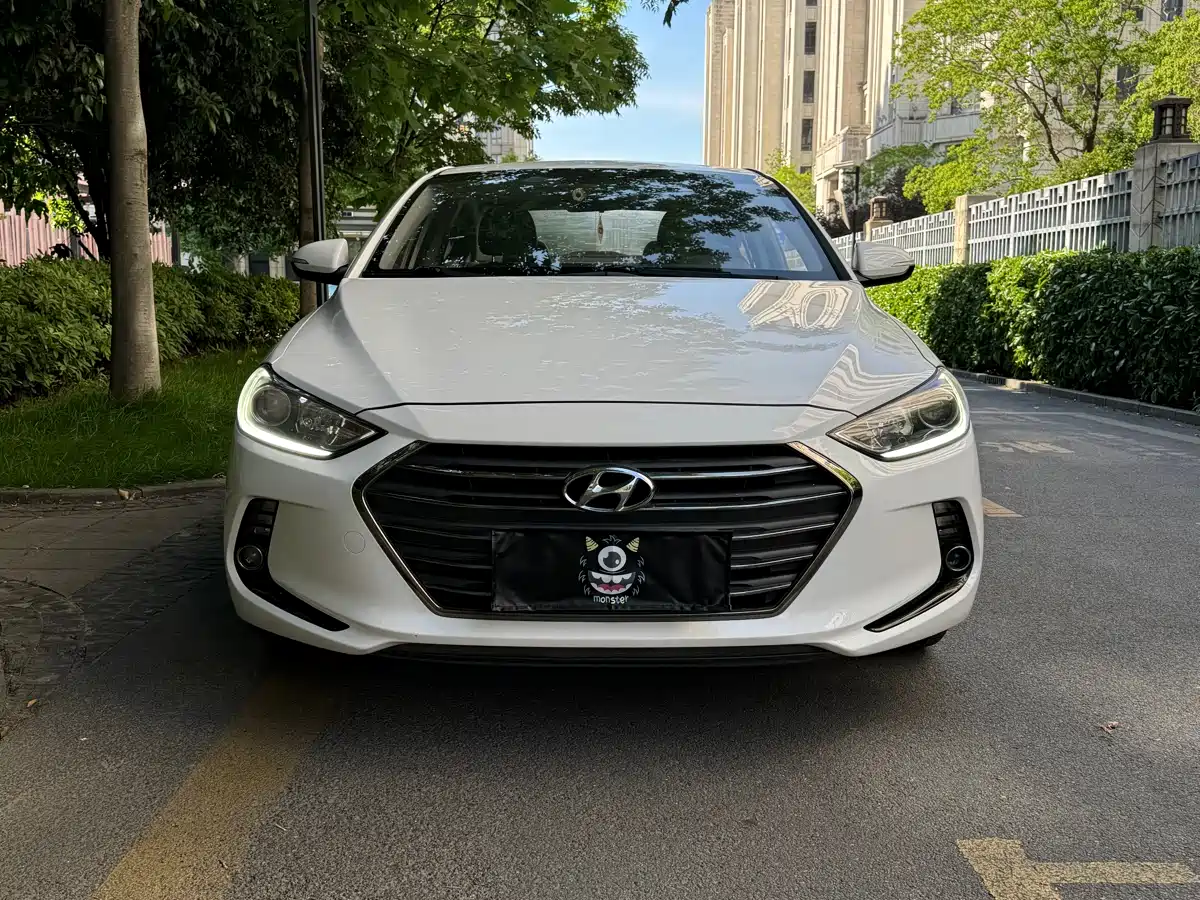 Hyundai Elantra 2018 1.6L Automatic 15th Anniversary Special Edition фото 2