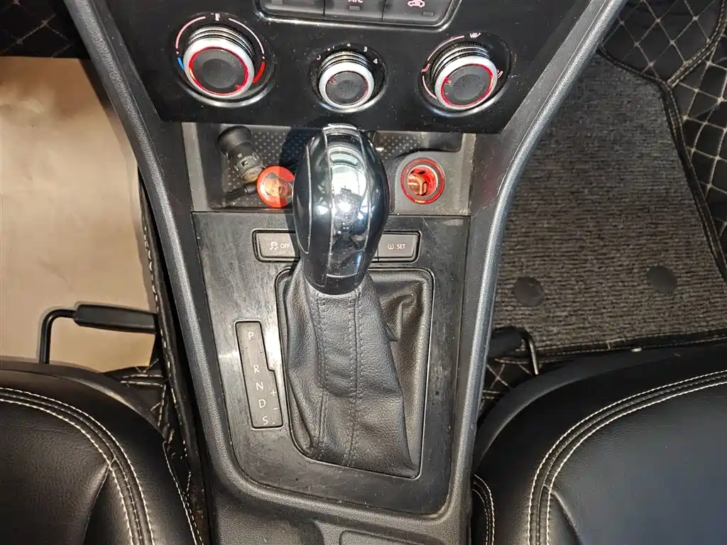Volkswagen Lavida Tour 2015 1.6L Automatic Trend Edition фото 14