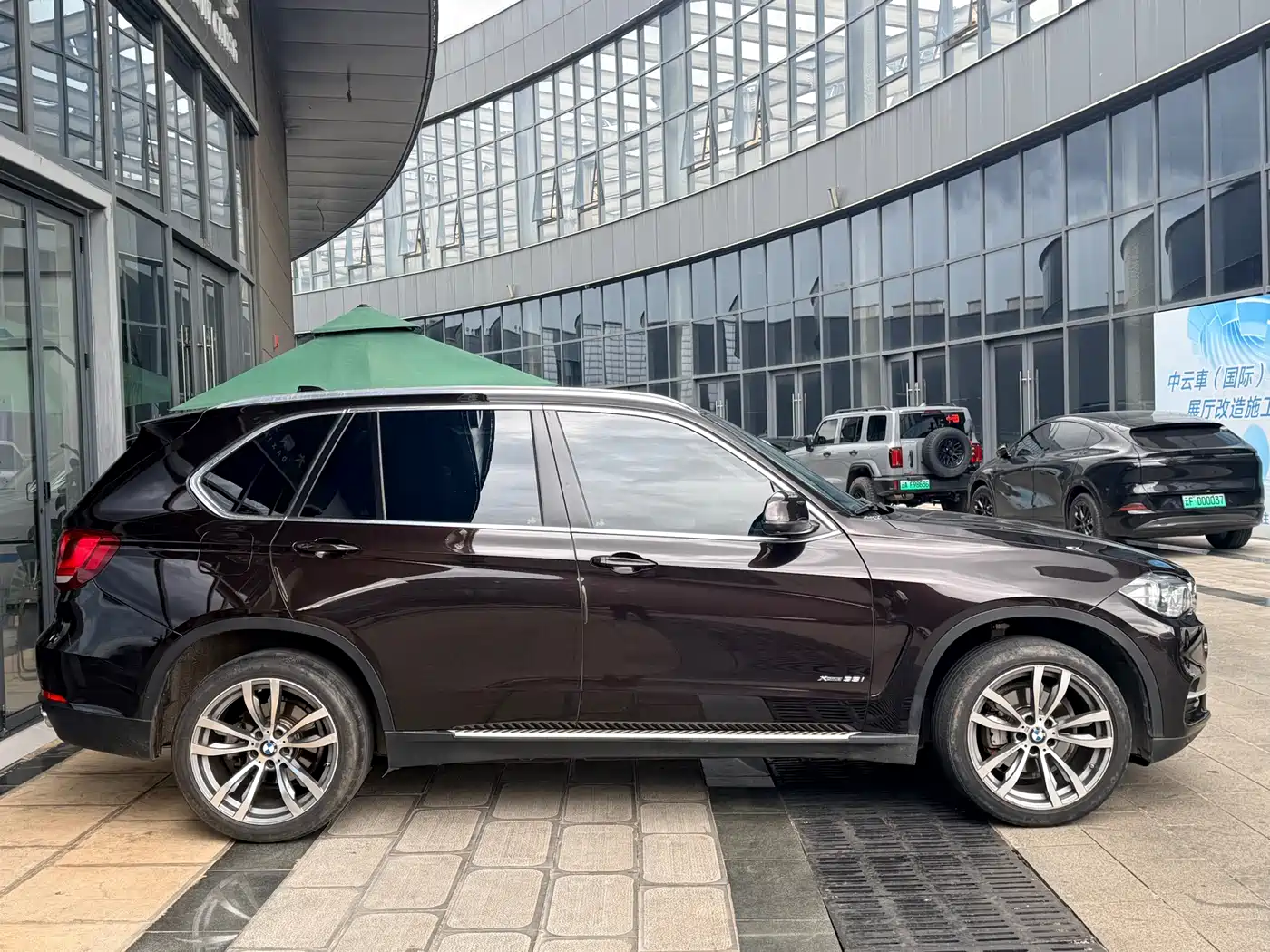 BMW X5 (Import) 2017 xDrive35i Leading Edition фото 6
