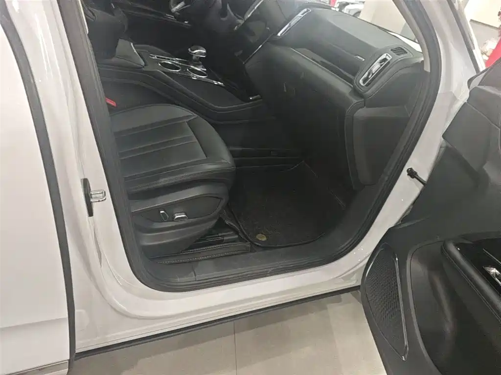 Hongqi HS3 2023 1.5T 2WD Virtue Edition фото 11