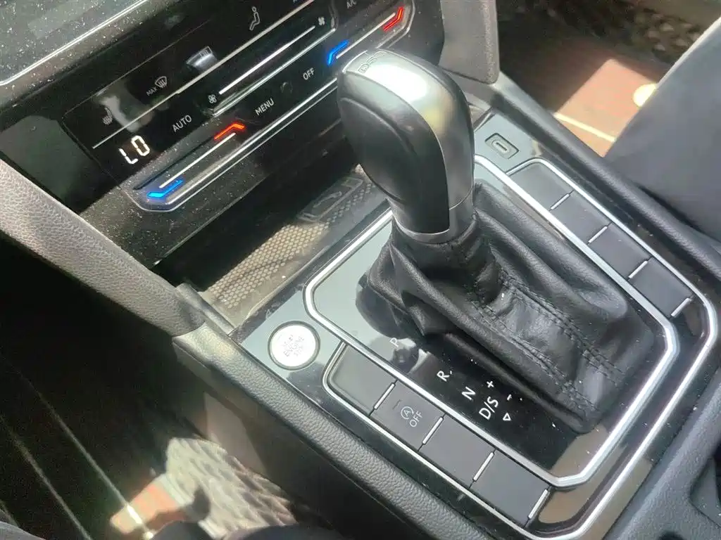 Volkswagen Magotan 2021 330TSI DSG 30th Anniversary Edition фото 15