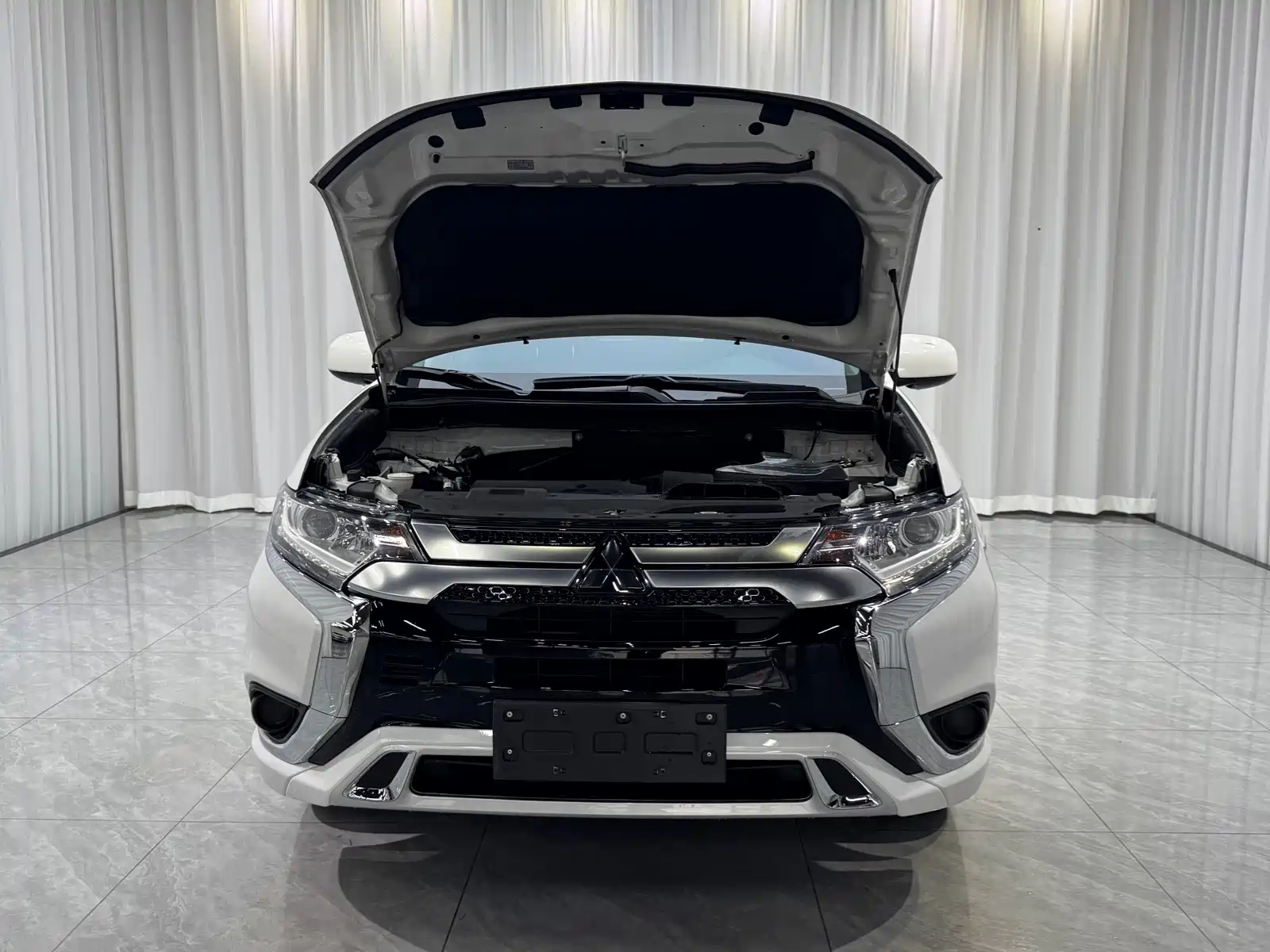 Фото 4 - Mitsubishi Outlander