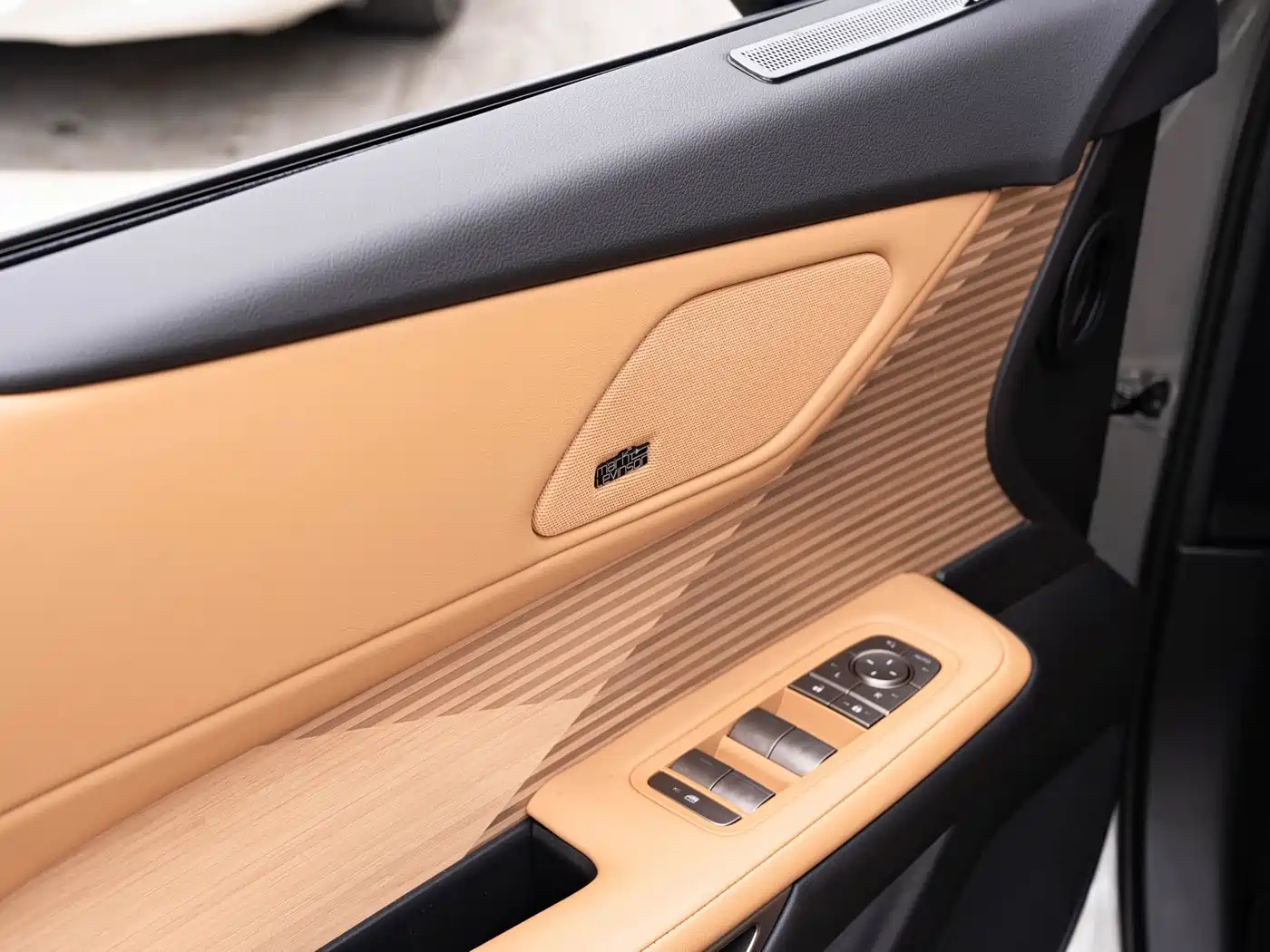 Lexus ES 2026 2025 Model 300h Base Version