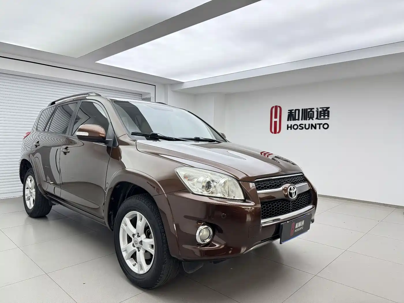 Toyota RAV4 Rongfang 2011 2.0L Automatic Luxury Edition фото 3