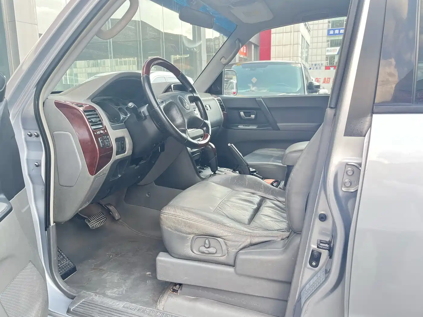 Mitsubishi Pajero 2007 2006 Model 3.0L MT GLS