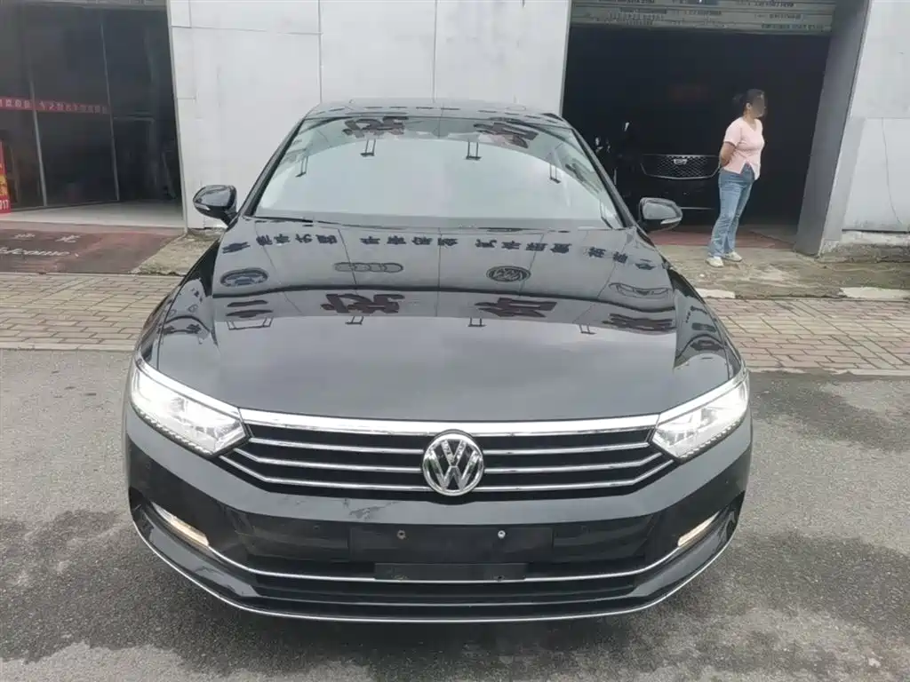 Volkswagen Magotan 2017 330TSI DSG Luxury фото 3