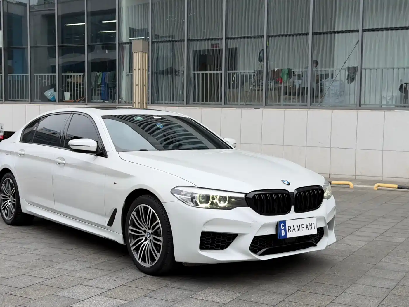 BMW 5 Series 2019 530Li Leading M Sport Package фото 3