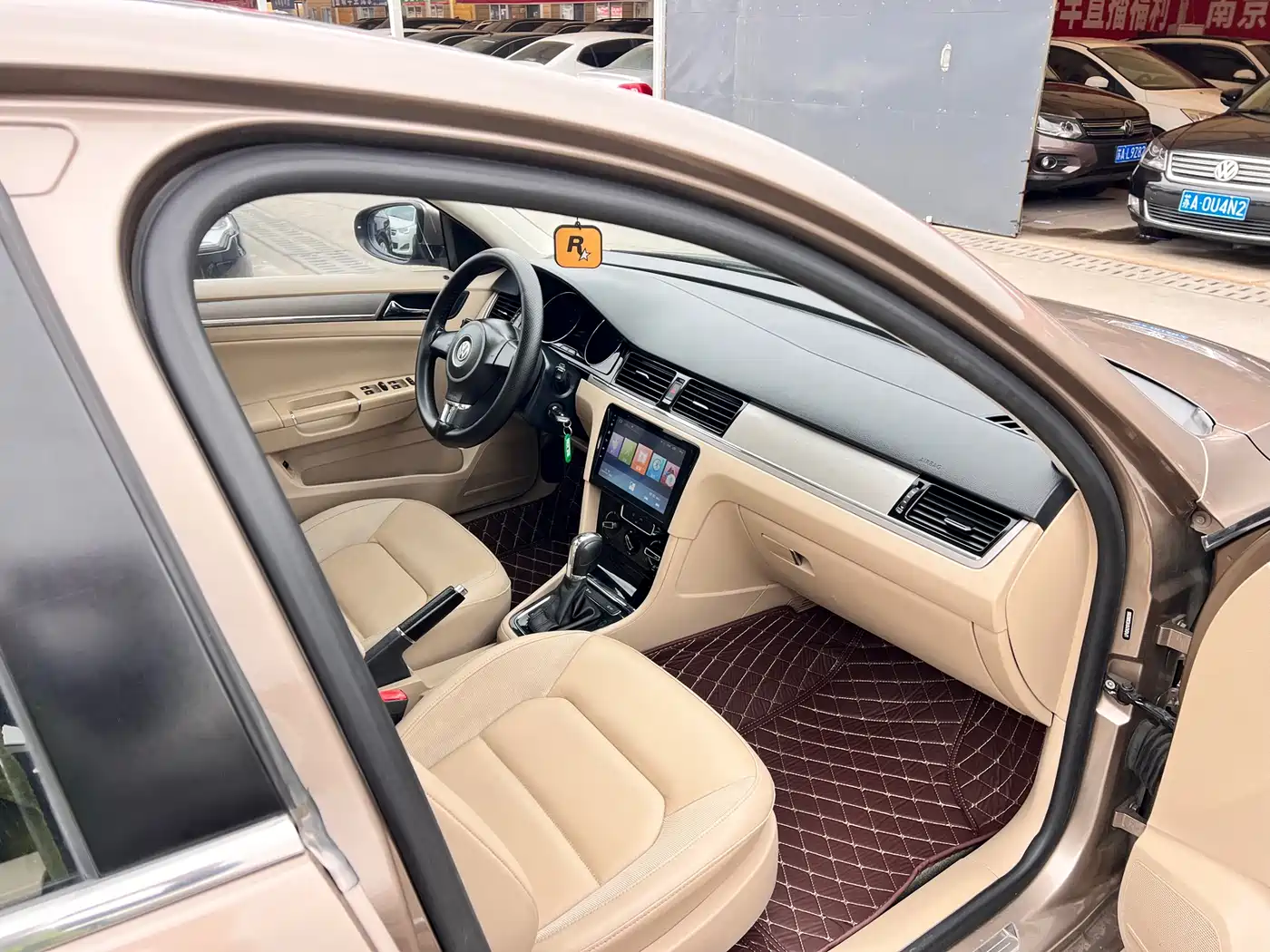 Volkswagen Bora 2014 1.6L Automatic Luxury Edition фото 19