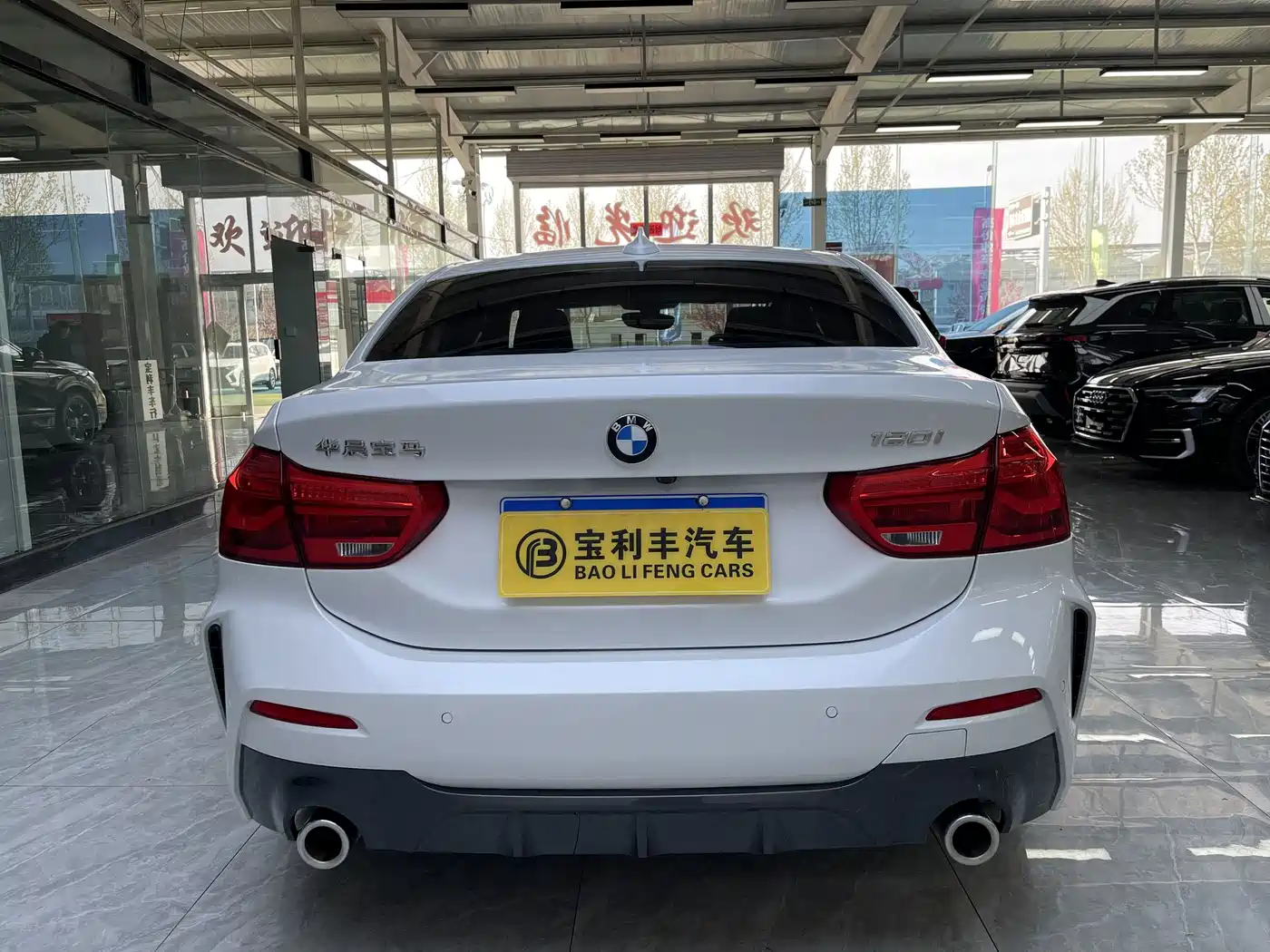 BMW 1 Series 2023 120i M Sport фото 15