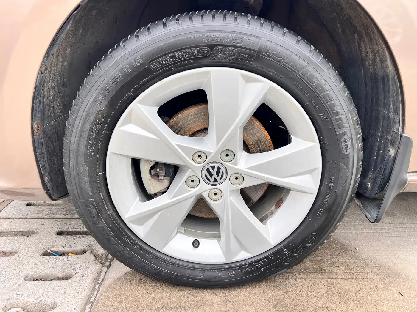 Volkswagen Bora 2014 1.6L Automatic Luxury Edition фото 4