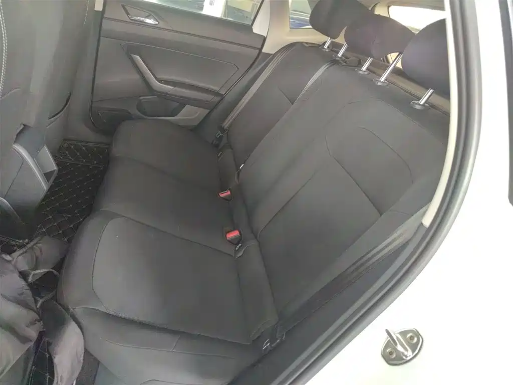 Volkswagen Polo 2019 Plus 1.5L Automatic Panorama Enjoyment Edition фото 17