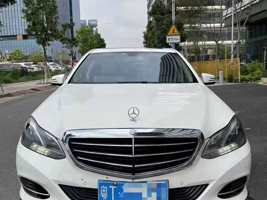 صورة 1 - Mercedes-Benz E-Class