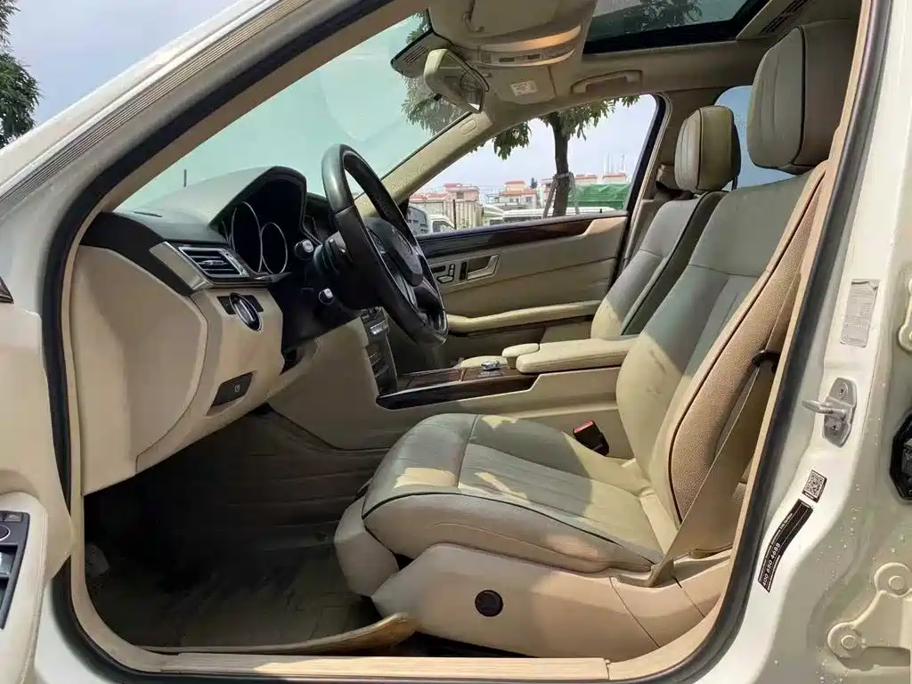 صورة 6 - Mercedes-Benz E-Class