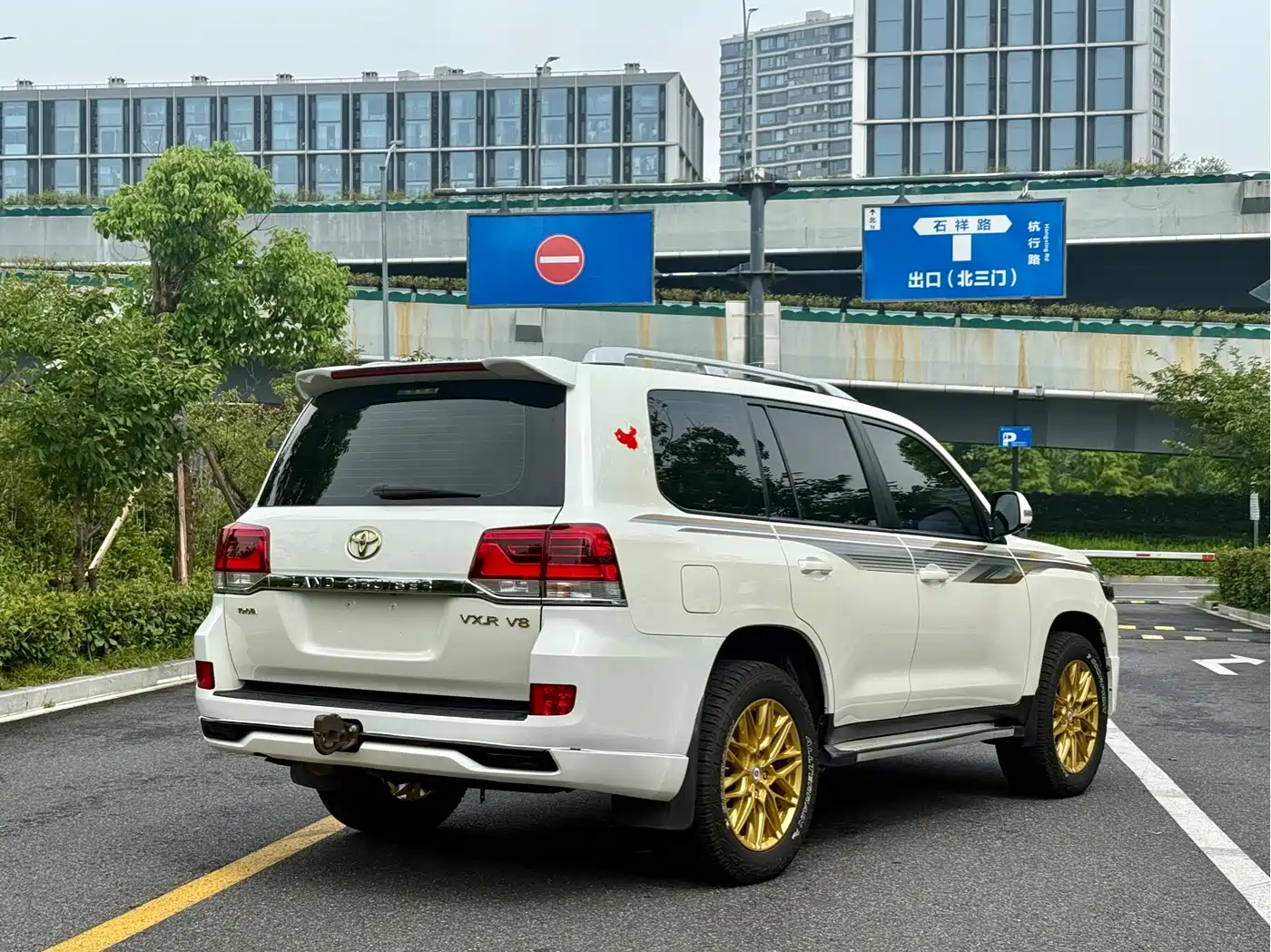 2018 Toyota Land Cruiser (Import)