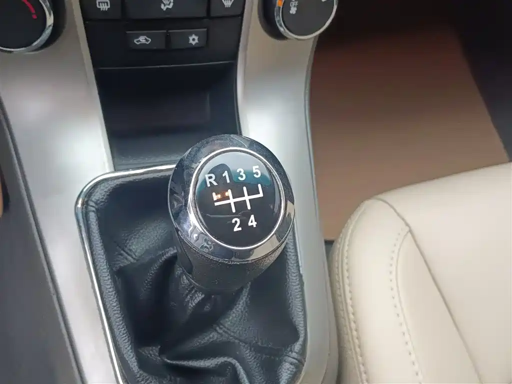 Chevrolet Cruze 2015 1.5L Classic SL MT фото 7