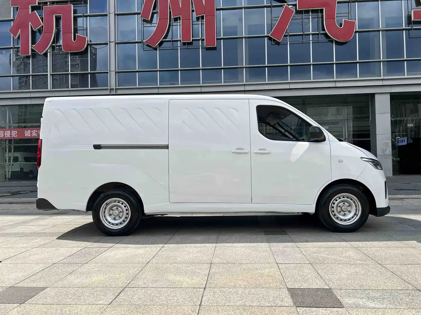 Wuling Motors Wuling Yangguang 2024 2024 300km Practical Enclosed Window Version 60kW