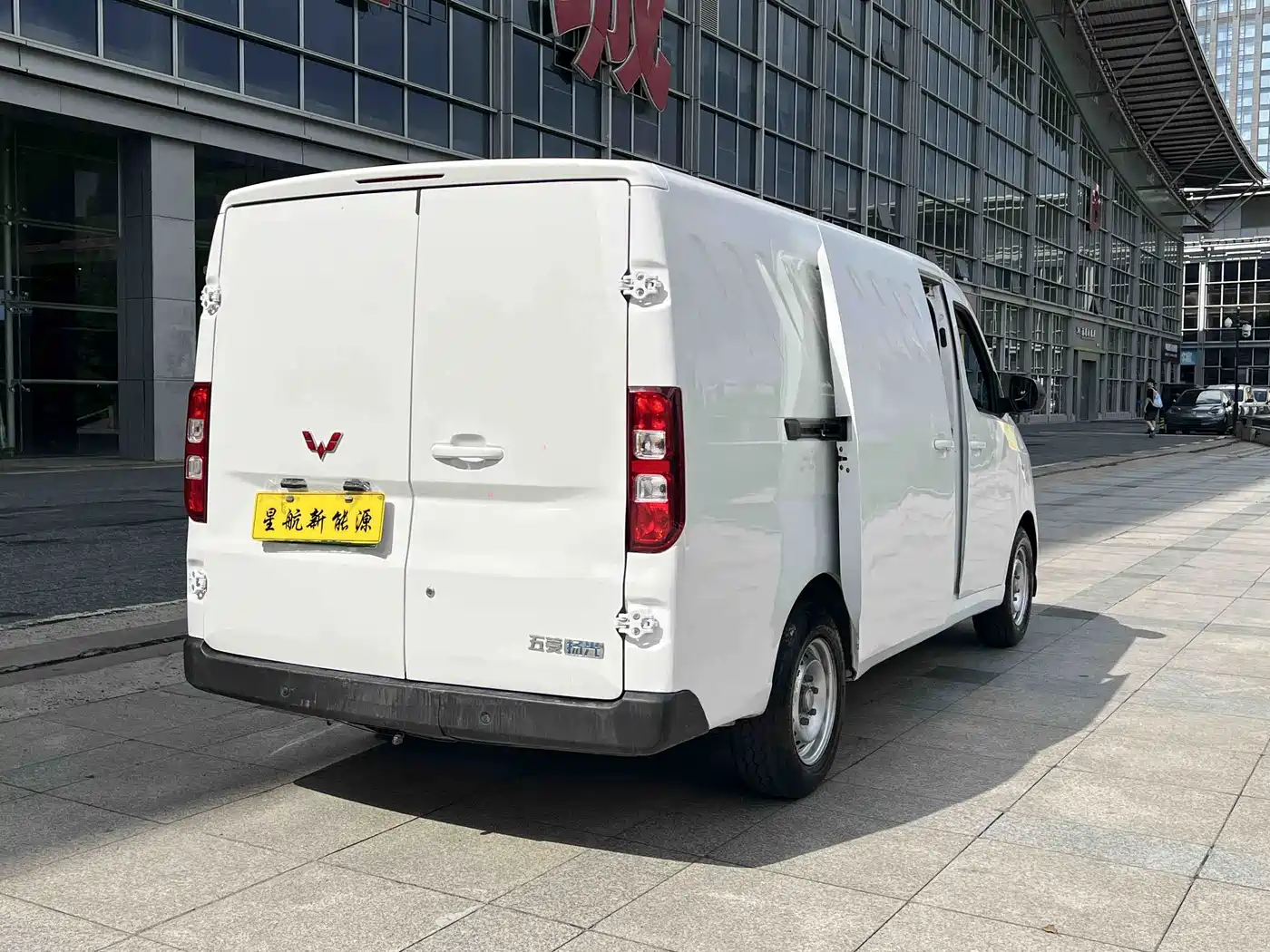 Wuling Motors Wuling Yangguang 2024 2024 300km Practical Enclosed Window Version 60kW