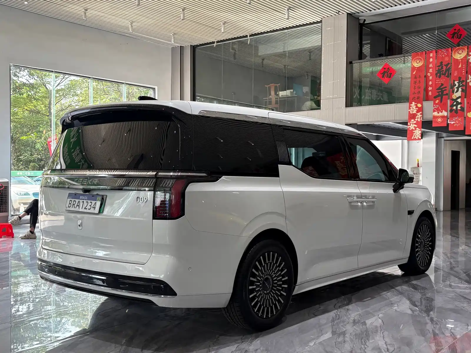 Photo 31 - ZEEKR 009