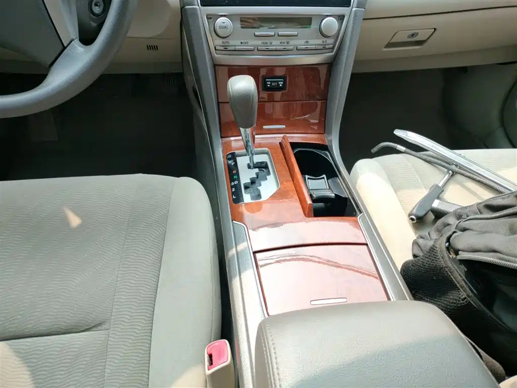 Toyota Camry 2013 200E Classic Elite Edition фото 13