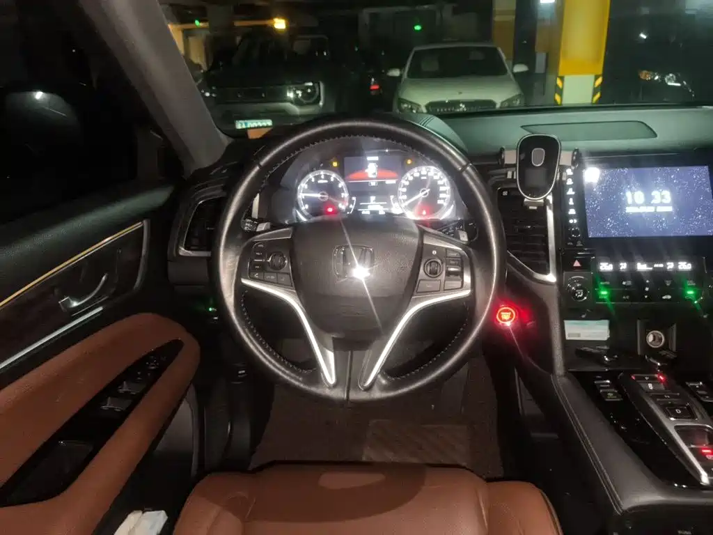 Фото 3 - Honda UR-V