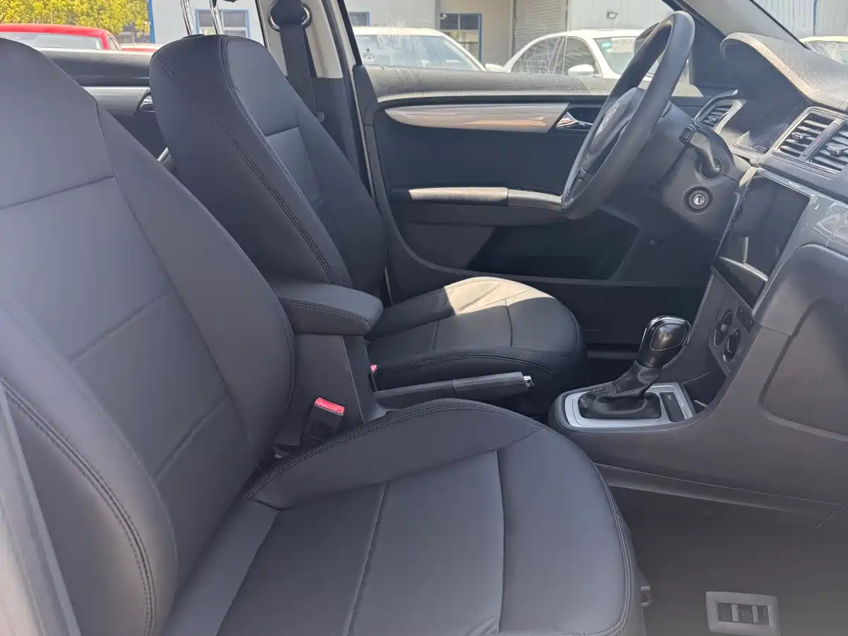 Volkswagen Lavida 2013 Facelift Classic 1.6L Automatic Trend фото 9