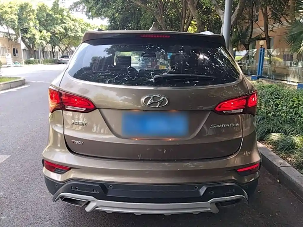 Фото 6 - Hyundai Santa Fe