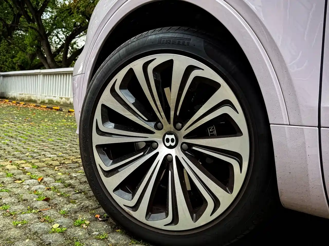 BENTLEY TIMYUE PLUG IN HYBRID