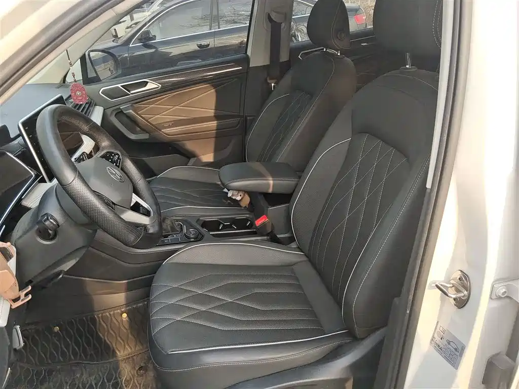 Volkswagen Tiguan L 2022 380TSI Automatic 4WD R-Line Cross Edition 7-Seater фото 11