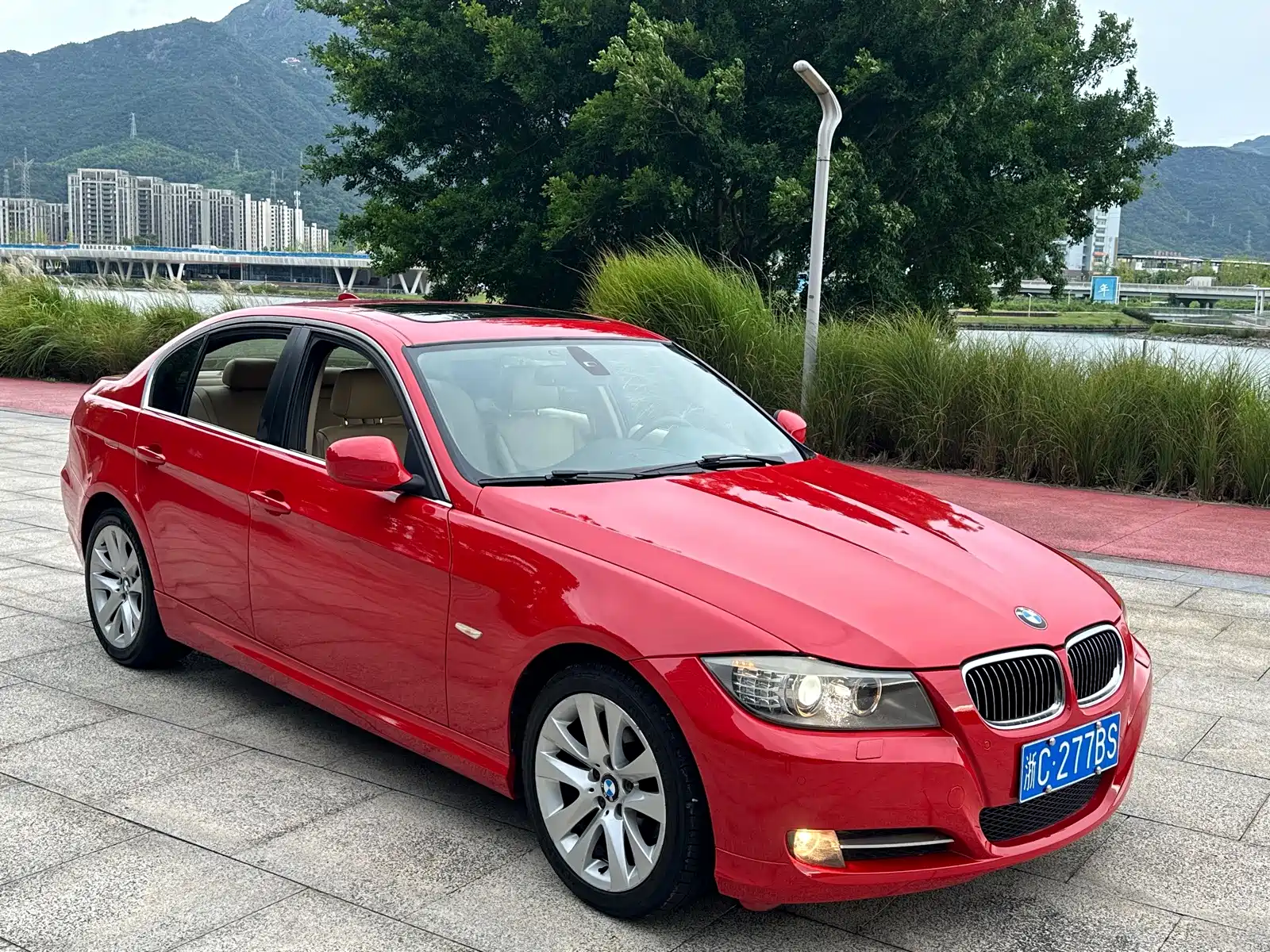 Photo 3 - BMW 3 Series
