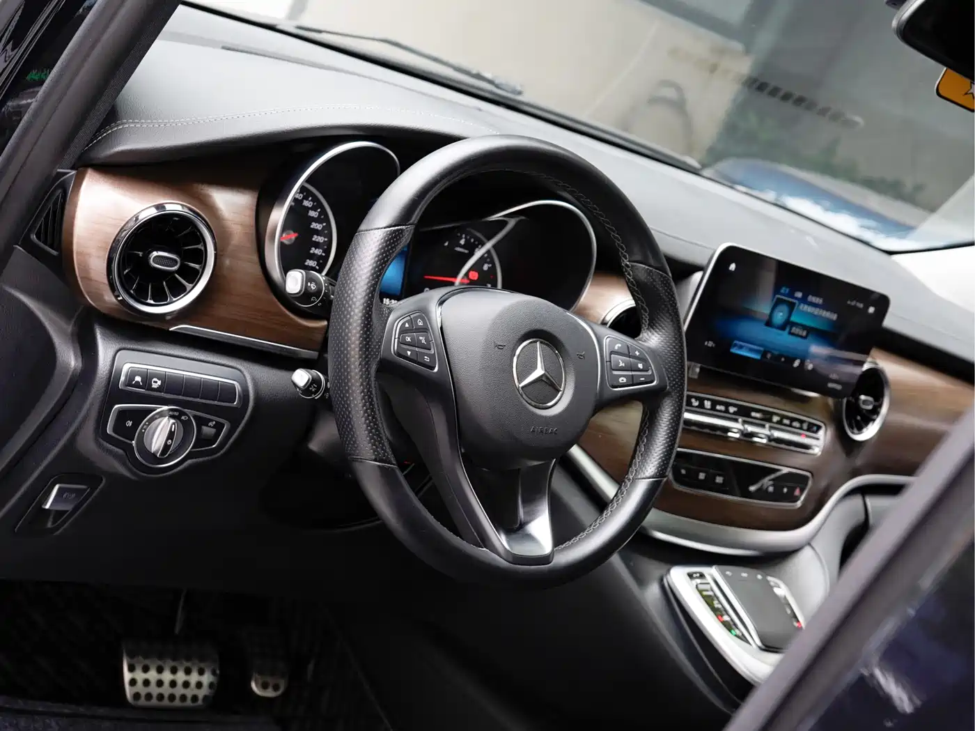 Mercedes-Benz V-Class 2020 V 260 Luxury Edition фото 10