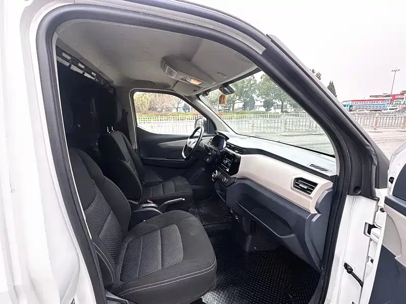 SAIC MAXUS CHASE EV30