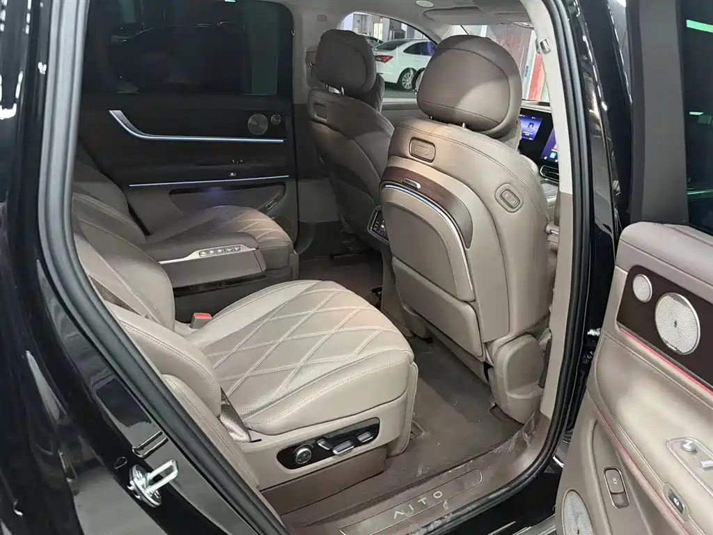 AITO Wenjie AITO M9 2025 Extended Range Ultra 52kWh 6-Seater фото 5
