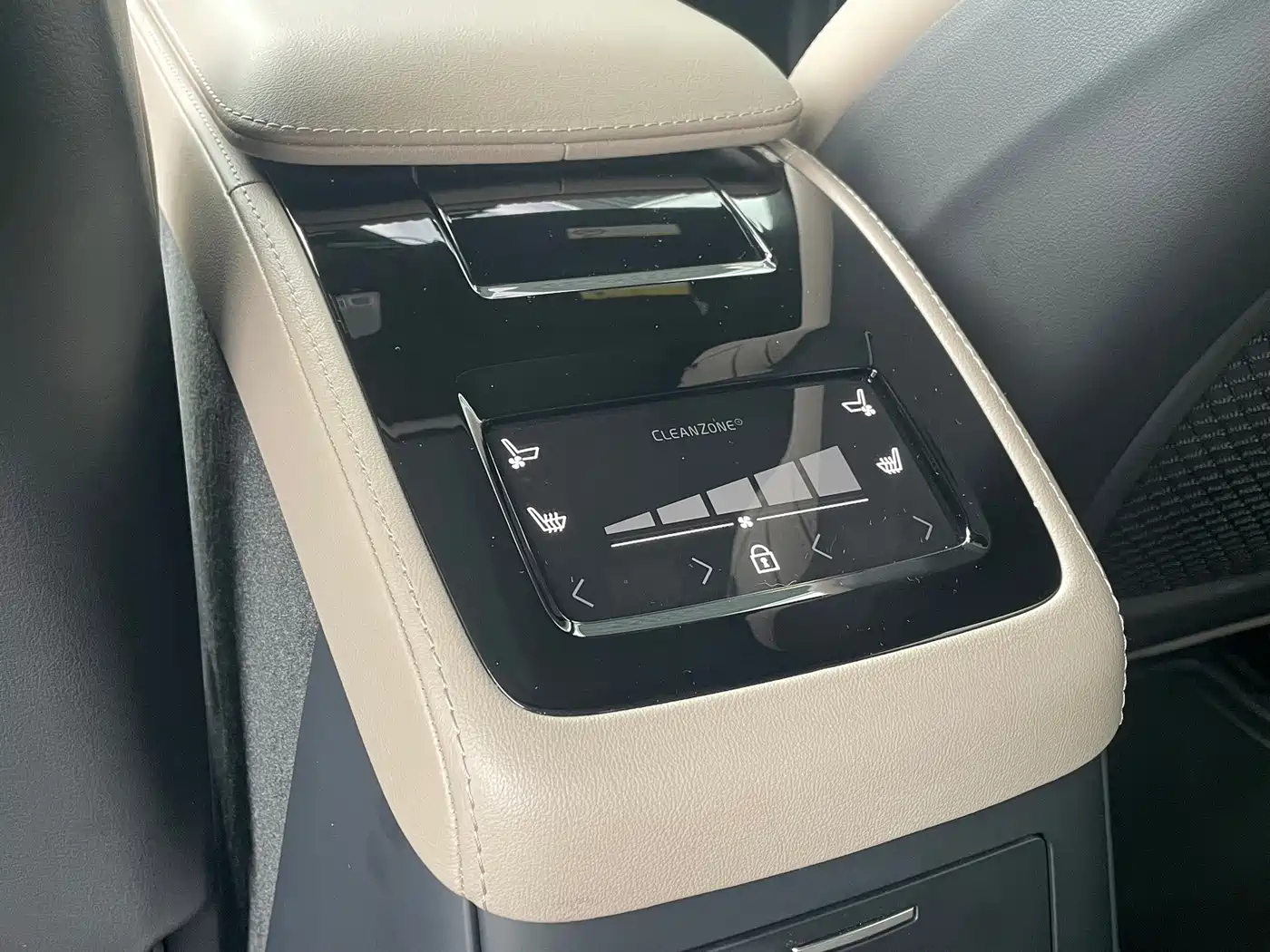 Volvo S90 Plug-in Hybrid 2025 2026 Plug-in Hybrid AWD Long Range Elegance Luxury