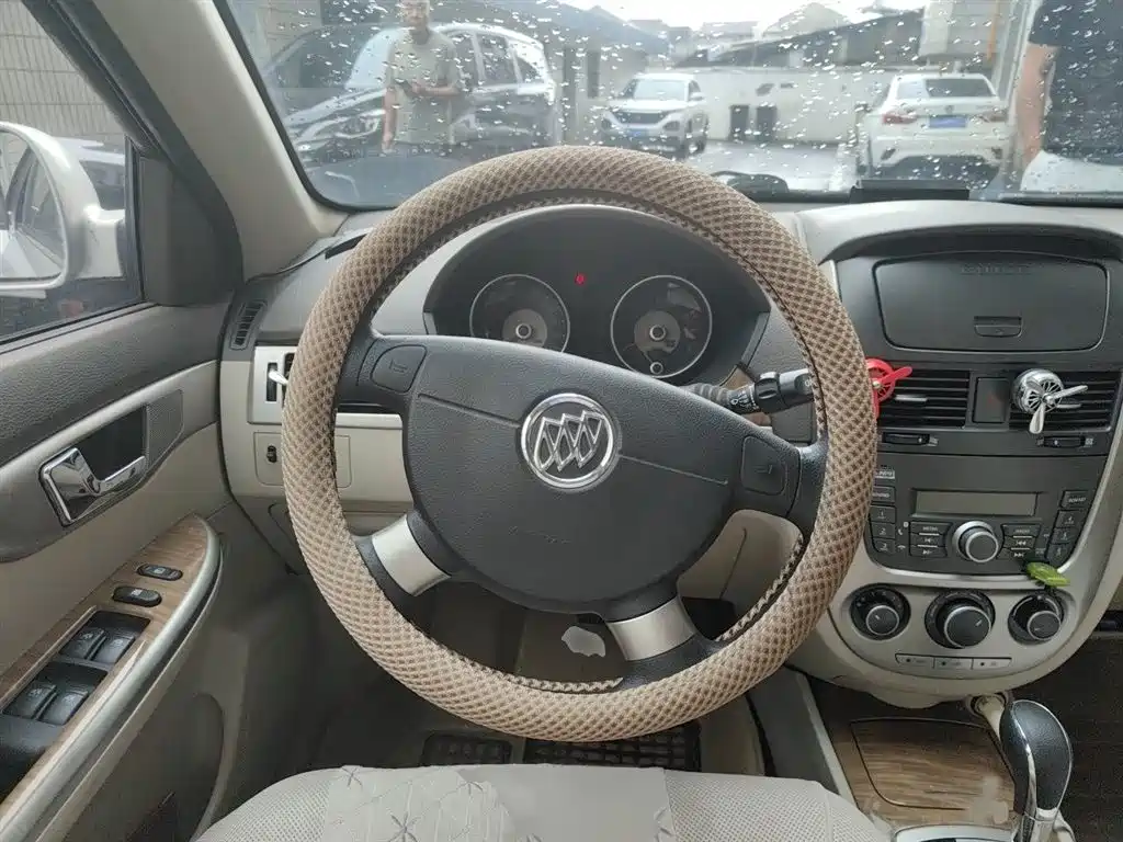 Buick Excelle 2015 1.5L Automatic Classic фото 3