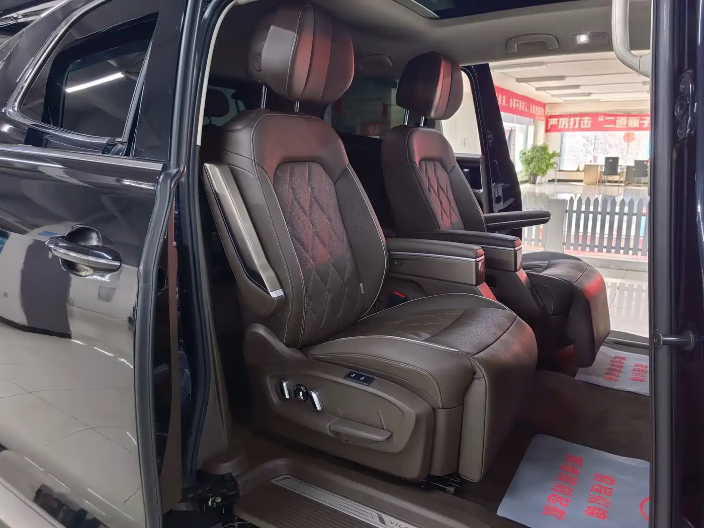 Volkswagen Viloran 2020 380TSI Premium фото 18